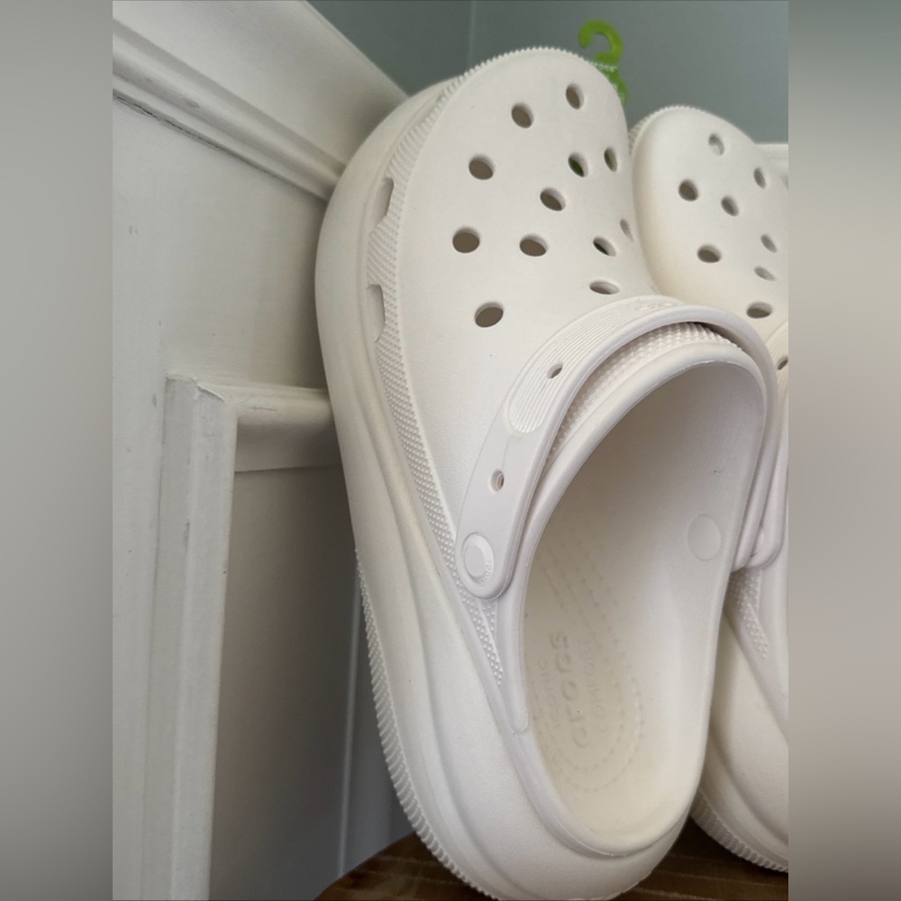 Mens Crocs Classic Crush Clog All White Size 11 Platform NWT - Picture 6 of 14